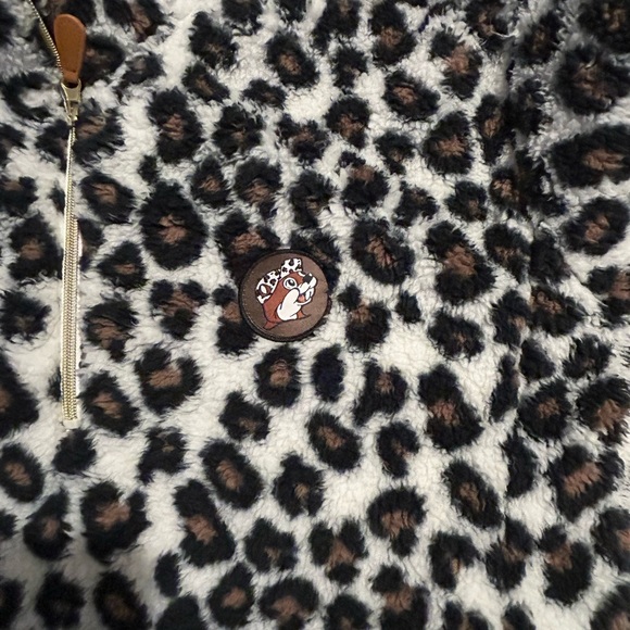 Buc-ee’s pullover - Picture 13 of 13